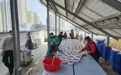 [전달보도자료] 하남시 미사2동 삼계탕 지원사업.jpg width: 100%; height : 150px