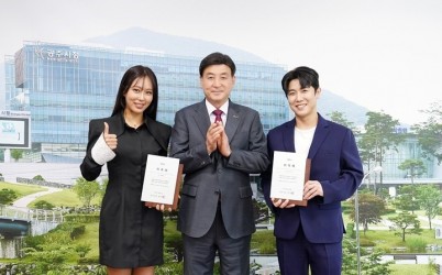 가수 박혜신·마커스강, 광주시 홍보대사로 위촉 (2).jpg width: 100%; height : 150px