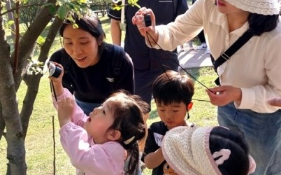 (0425)[휴양시설관리과]숲에서 배우는 봄 … 남양주시, 가족 유아숲 체험 ‘상상 the 숲놀이’ 운영(사진2).jpg