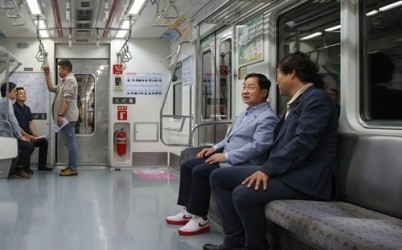 (0428)[교통정책과]주광덕 남양주시장, 약속 지켰다…마석~상봉 셔틀열차 5월 1일 정상 개통(사진1).JPG