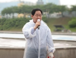 (0516)[농생명정책과]생태도시 남양주, 생활개선회 주도 EM 흙공 던지기 행사로 왕숙천 수질 정화 앞장(사진1).jpg