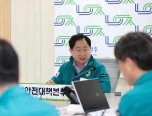 (0516)[시민안전관]주광덕 시장, 집중호우 대비 긴급회의 주재…“시민들이 체감할 수 있는 호우 대책 마련”(사진2).jpg