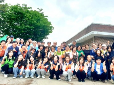 (0520)[와부읍]자원봉사자와 함께한 따뜻한 나눔…와부읍 ‘안나의 집’ 효 잔치 열려(사진).jpg