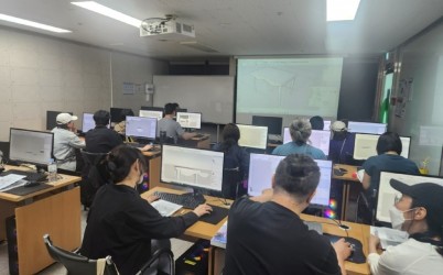(0616)[미래교육과]남양주시, ‘N⁺미래기술학교’ AI 실내건축설계 교육 성료(사진2).jpg width: 100%; height : 150px