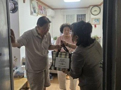 (0630)[금곡동]남양주시 금곡동 주민자치위원회, 6.25전쟁 75주년 맞아 참전용사 가정에 위문(사진).jpg