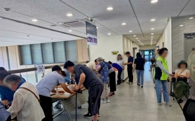 (0725)[다산1동 복지지원과]남양주시 다산행정복지센터, 민생회복 소비쿠폰 접수 민관협력으로 순조롭게 진행(사진3).JPG width: 100%; height : 150px