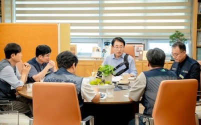 (사진1)조성대 남양주시의회 의장, 민주노총 전국건설노동조합 임원진과 간담회 가져.jpg width: 100%; height : 150px