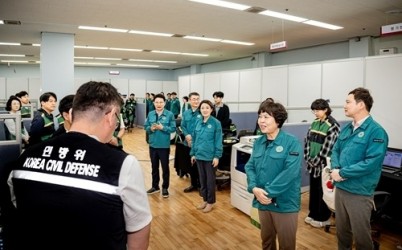 (사진2)남양주시의회, 2025 을지연습 충무종합상황실 찾아 근무자 격려.jpg width: 100%; height : 150px