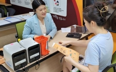 (1014)[남양주보건소 건강증진과]남양주시, 모바일 헬스케어 사업 마무리(상담 사진).jpg width: 100%; height : 150px