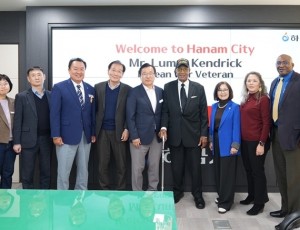 (사진)하남시 방문한 美 6·25 참전용사 루마스 켄드릭  “하남의 발전 놀랍다”.jpg