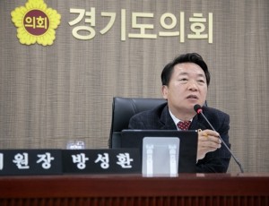 251121 경기도의회 방성환 위원장, “경기도 농정예산 삭감, 재정 탓 아니다… ‘국비 중심 편성’이 자체 농정 무너뜨렸다”(1).jpg