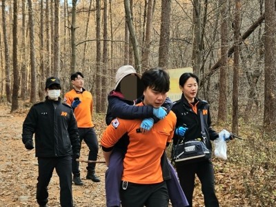 20251201 하남소방서, 검단산서 부상 등산객 신속 구조.jpg