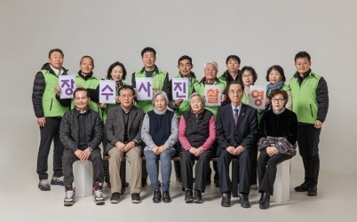 광주시 퇴촌면 지역사회보장협의체, 기초생활수급 어르신 대상 ‘장수사진 촬영’ 행사 개최.JPG width: 100%; height : 150px