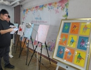 (1219)[장애인복지과]남양주시, 장애인 근로자 작품 전시 ‘빛과 색 그리고 마음이 머무는 자리’ 개최(사진).jpg