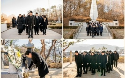 (사진1)남양주시의회, 2026년 새해 현충탑·정약용 묘역 참배.jpg