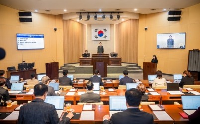 (사진1)남양주시의회, 제317회 임시회 개회.jpg width: 100%; height : 150px