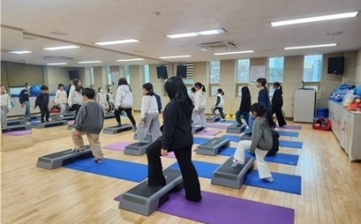 (0204)[남양주보건소 건강증진과]남양주시, 척추측만증 유소견 초등학생 대상 겨울방학척추측만 예방프로그램 운영 성료 (사진).jpg width: 100%; height : 150px