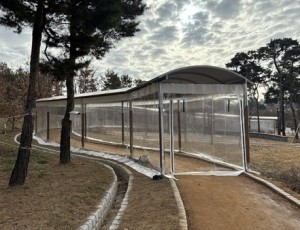 (0316)[공원관리과]남양주시, 봄맞이 관내 맨발걷기길 17곳 전면 개장…봄맞이 시민 건강 지원(사진).jpg