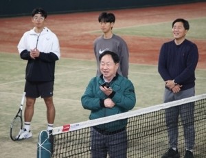 (0330)[청년담당관]남양주시,‘청년 테니스 클래스 1기’ 종강식 개최(사진2).jpg